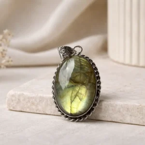 labradorite pendant